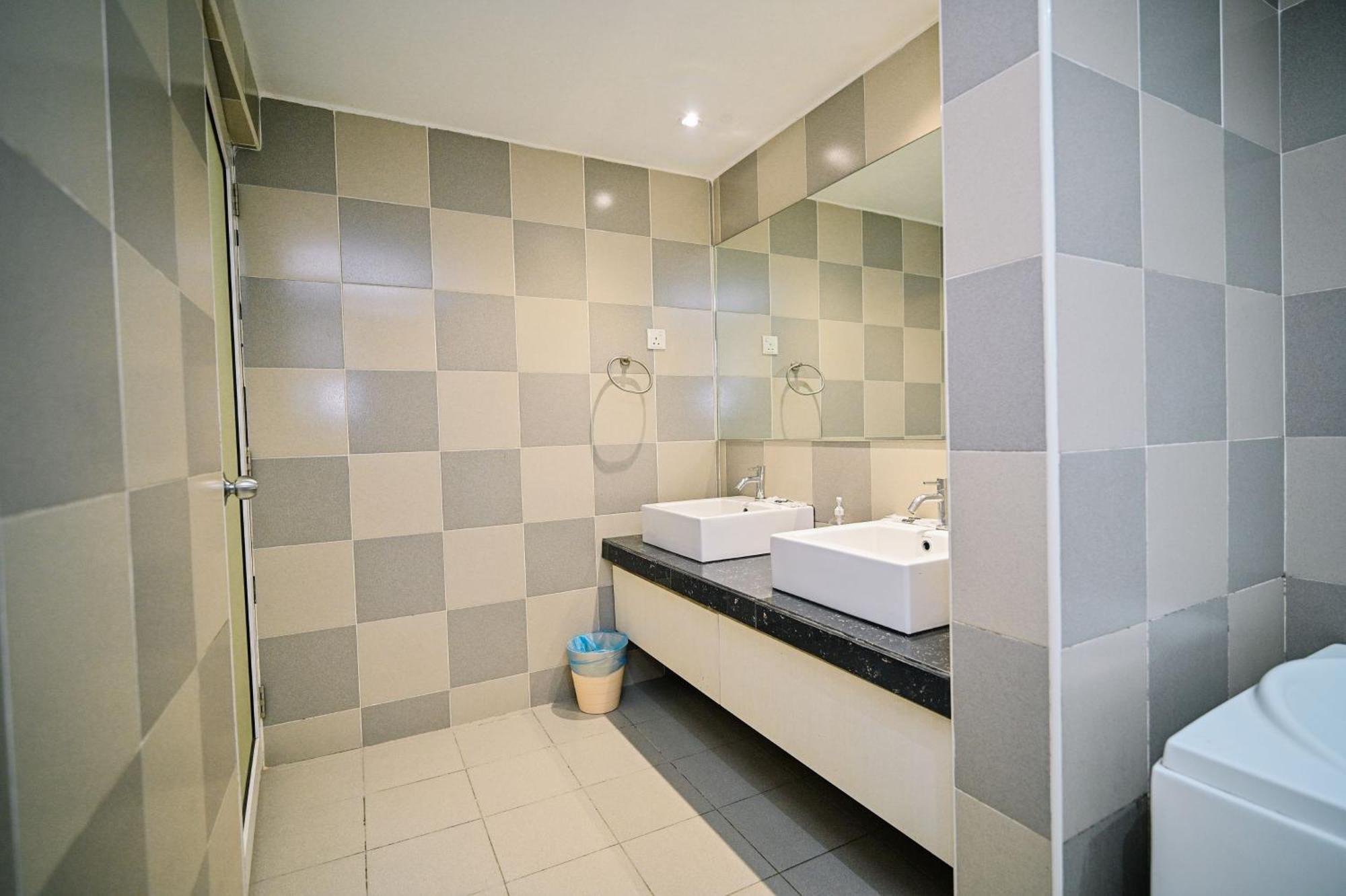 Kingston Hotel 1 , Bukit Bintang Куала Лумпур Екстериор снимка